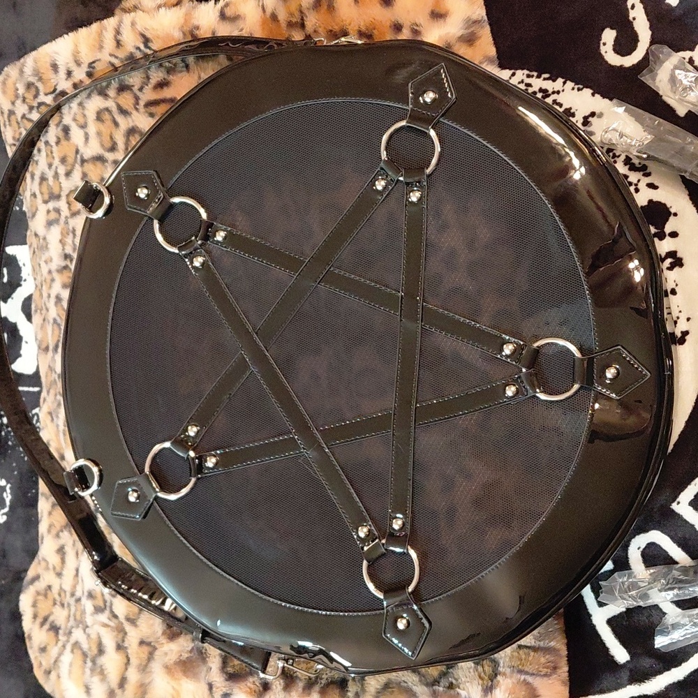 KILLSTAR LARGE PENTAGRAM ROUND MESH WEEKENDER,TRAVEL BAG,BEACH BAG NWOT - Picture 6 of 12